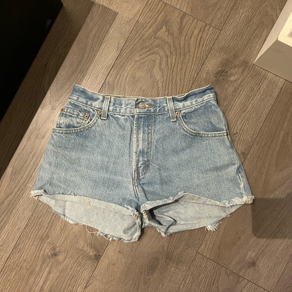 Levi High-Wasited Shorts - Picture 3 of 3